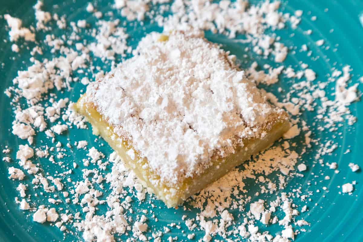 Old-fashioned lemon squares recipe complete.