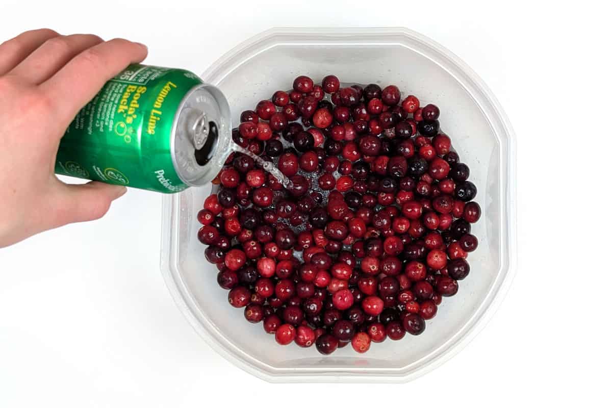 Pour in soda pop in the bowl.