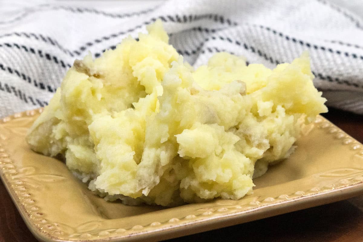 Mashed potatoes on a plate.