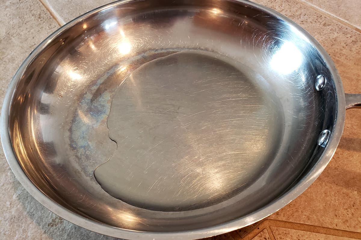 frying pan with oil