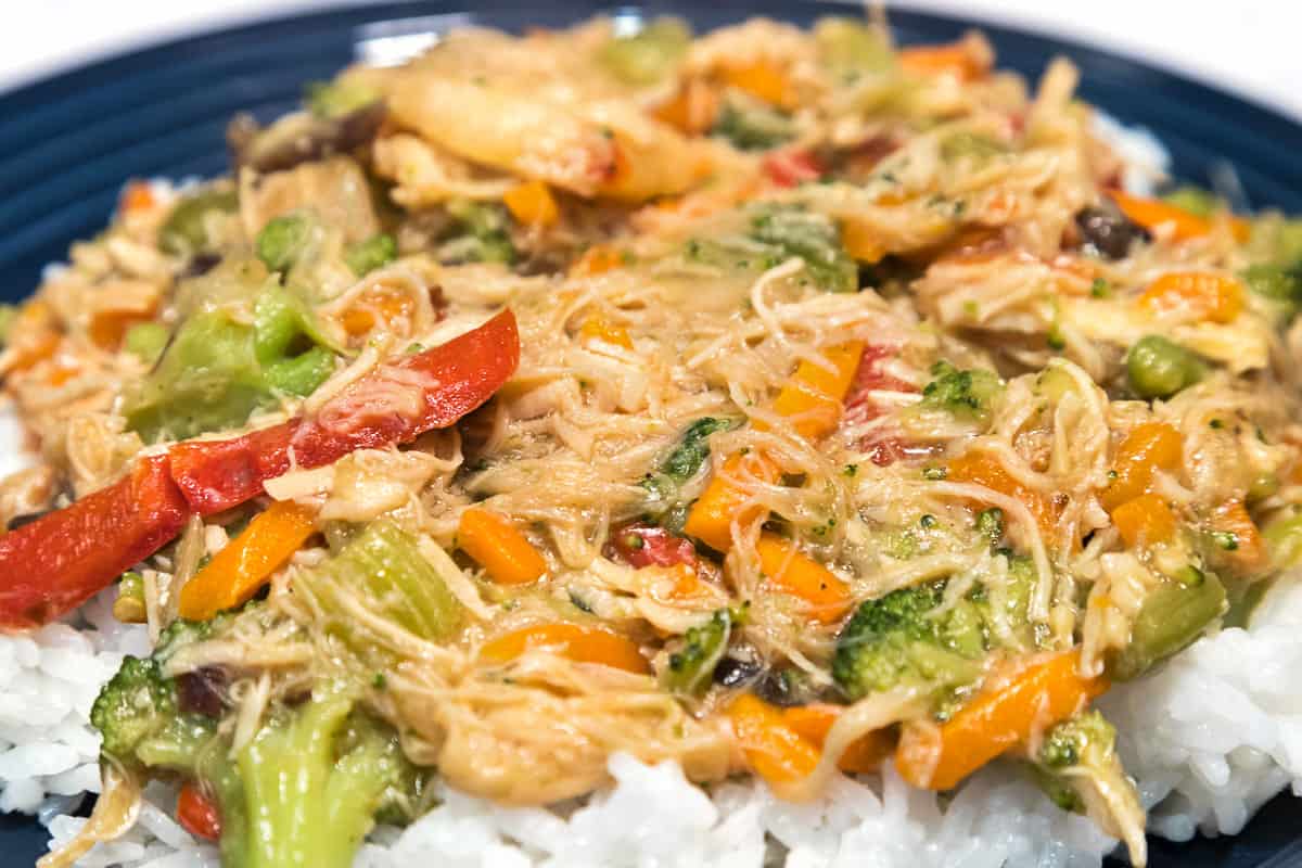 Close up shot of chicken stir fry.