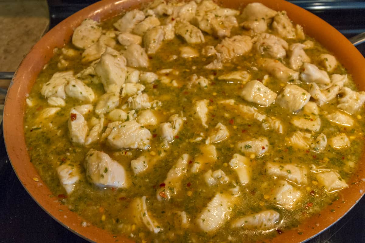 Add seasoning sauce to the chicken in the frying pan.