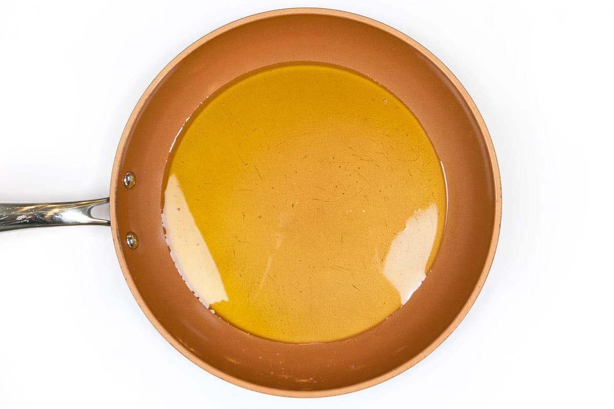 Add olive oil to the frying pan.