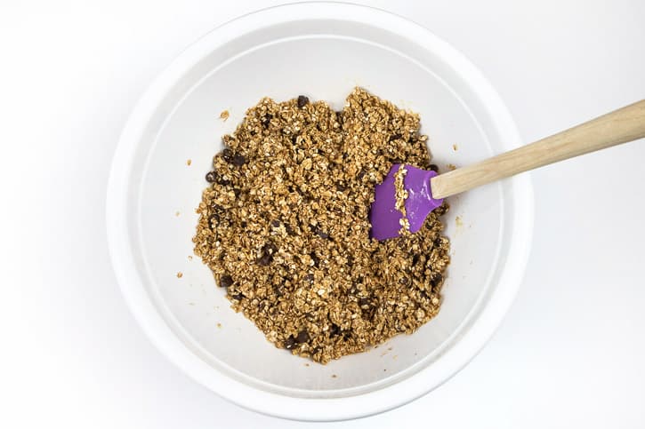 Mix the corn syrup mixture well with the rolled oats mixture.