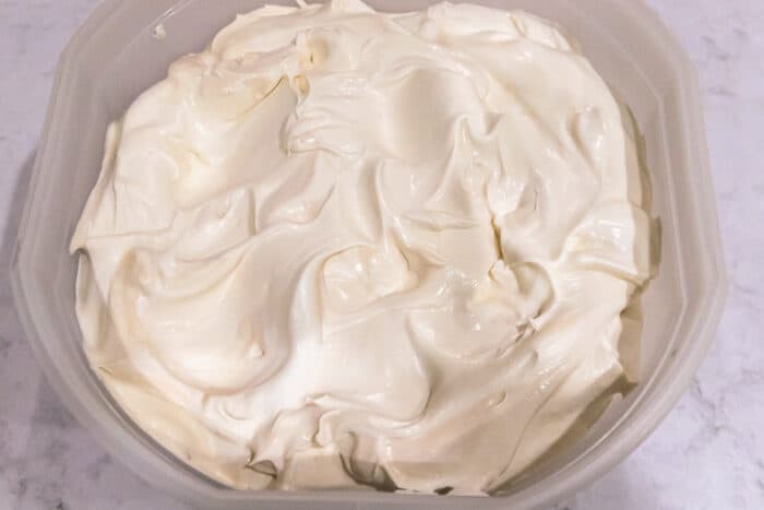 The heavy whipping cream is in a freezer-safe bowl with a lid on it and put into the freezer for 10 minutes. 