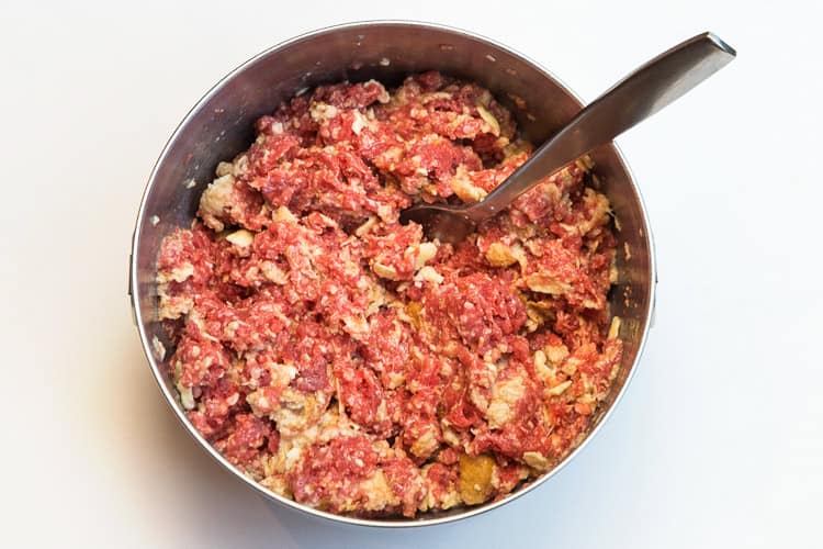 Lean ground beef, milk, egg whites, pieces of bread, and crumbled saltine crackers.