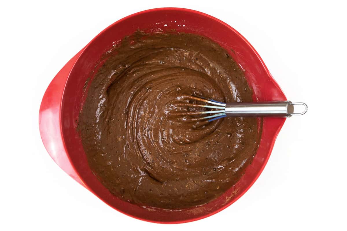 Mix the flour and chocolate mixture thoroughly into a chocolate cake batter.