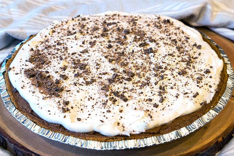 Sprinkle some chocolate shavings or chocolate flakes on top of the whipped cream.