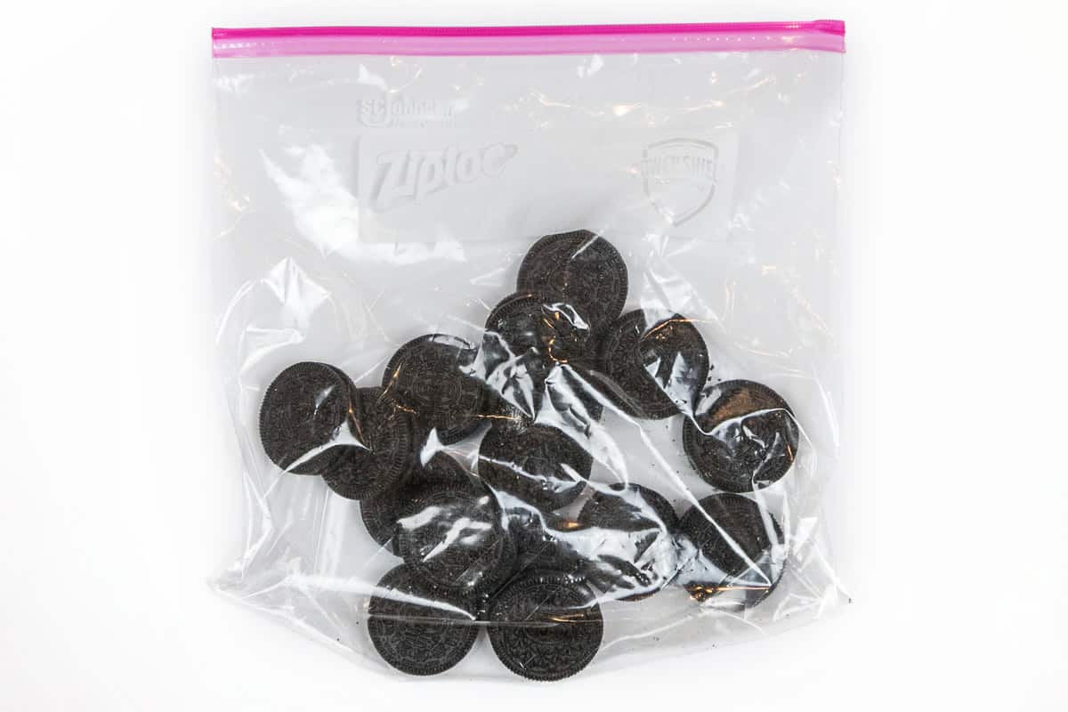 Oreo cookies in a ziplock bag.