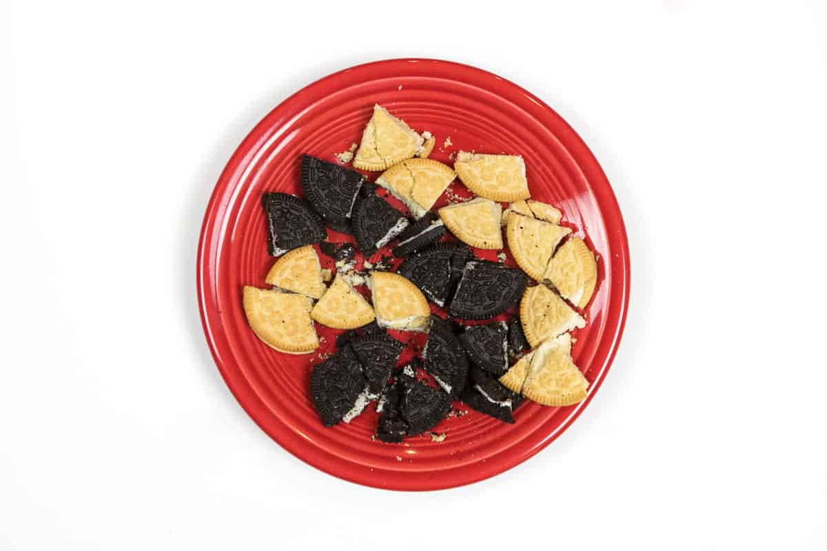 Break the Oreo cookies into pieces.