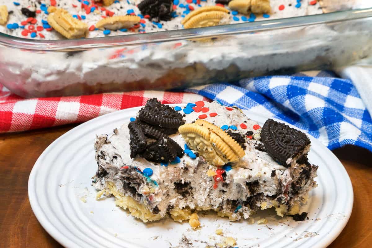 An Oreo cheesecake bar on a plate.