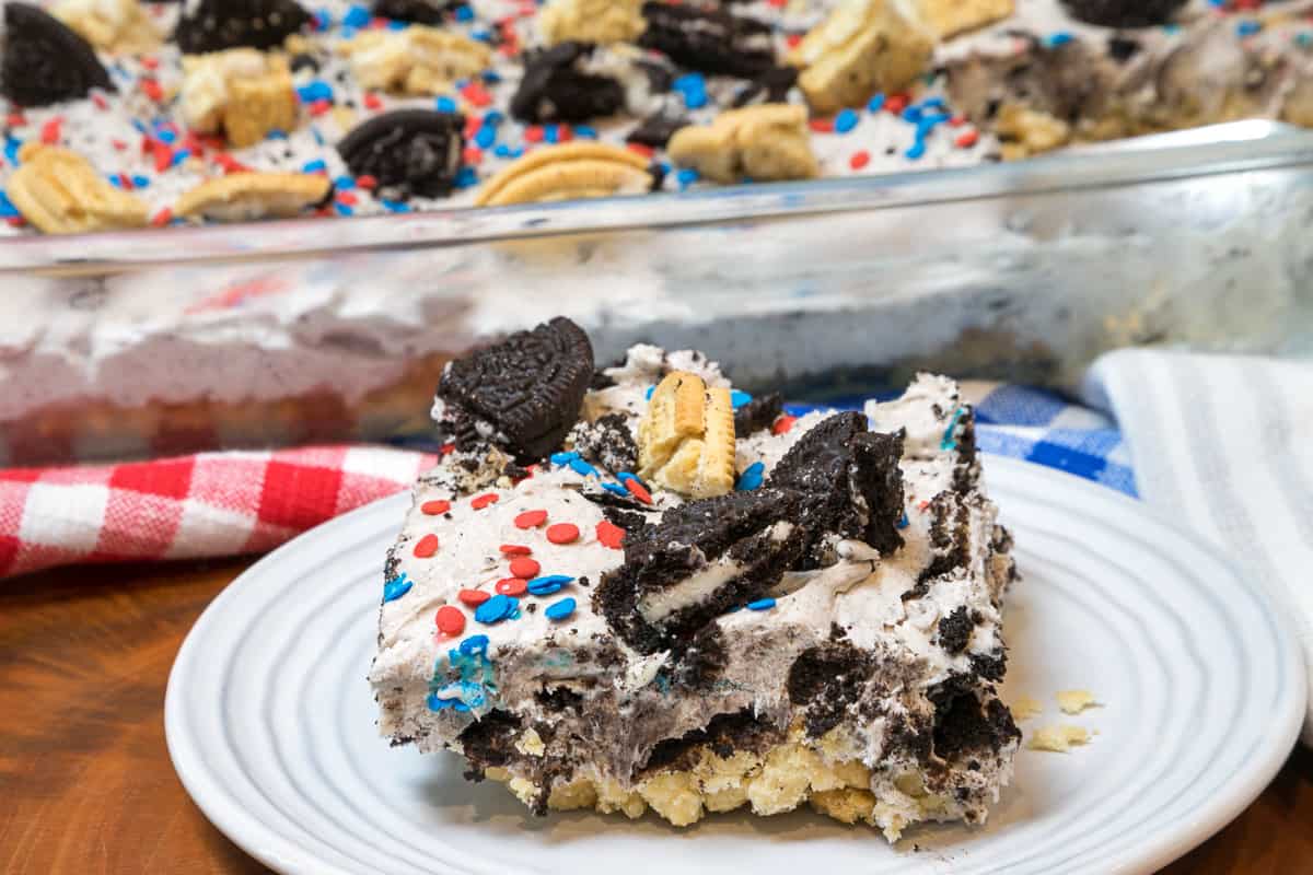 An Oreo cheesecake bar on a plate.