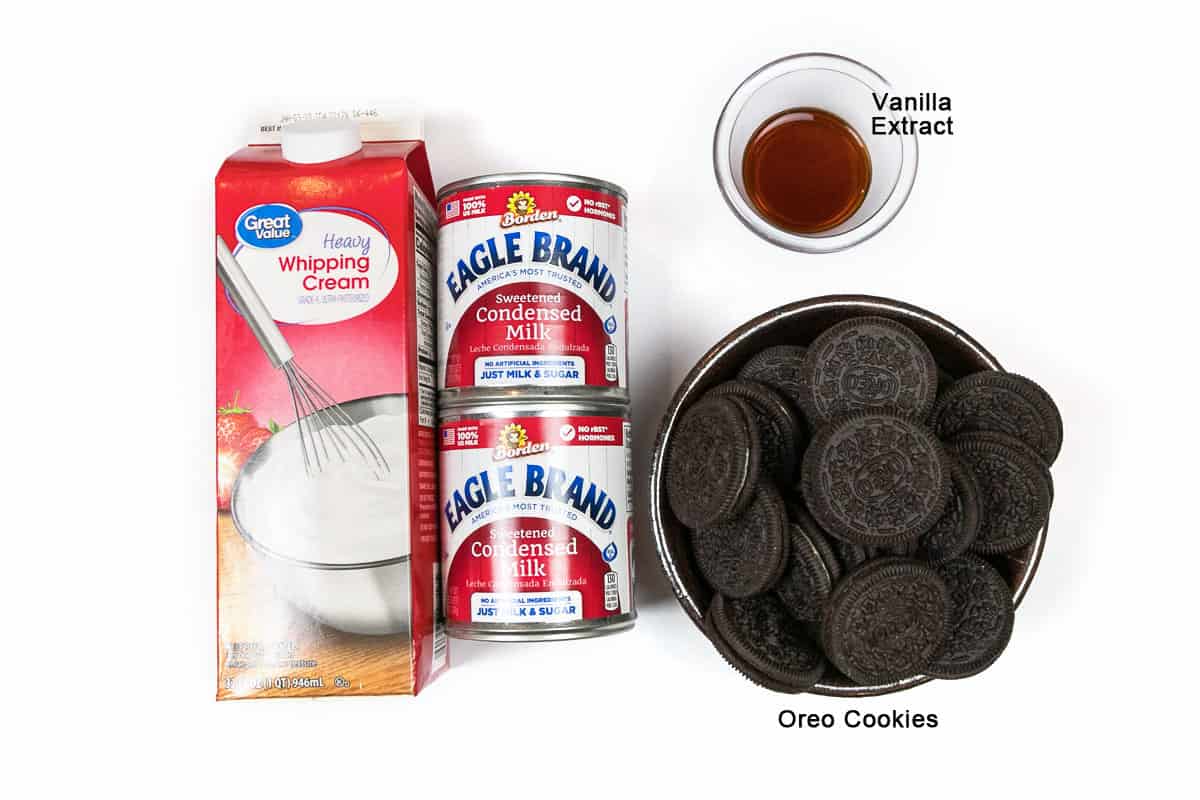 Ingredients for Oreo ice cream.