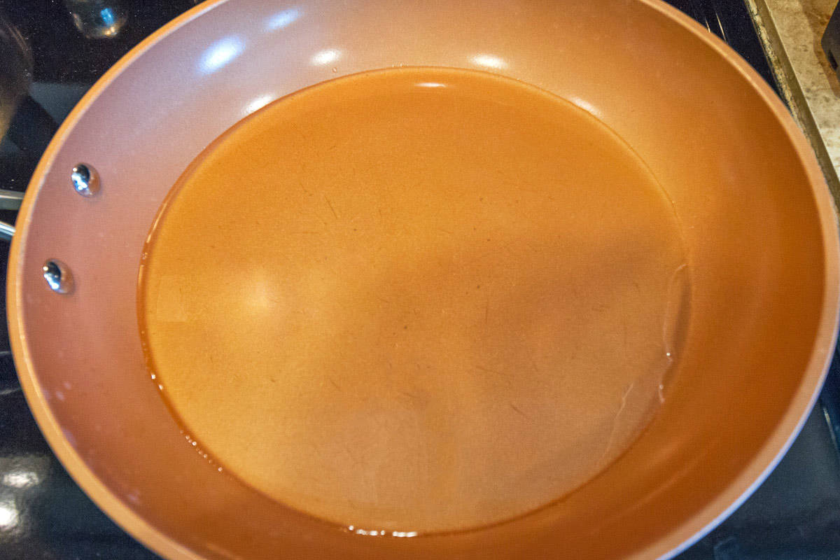 Add the vegetable oil to the frying pan.